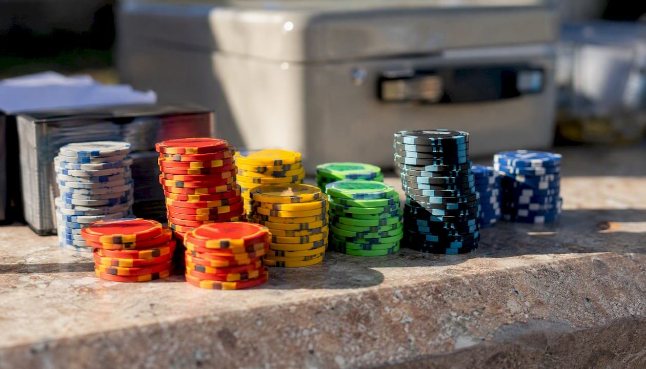 Betting chips and slips for pari-mutuel pool