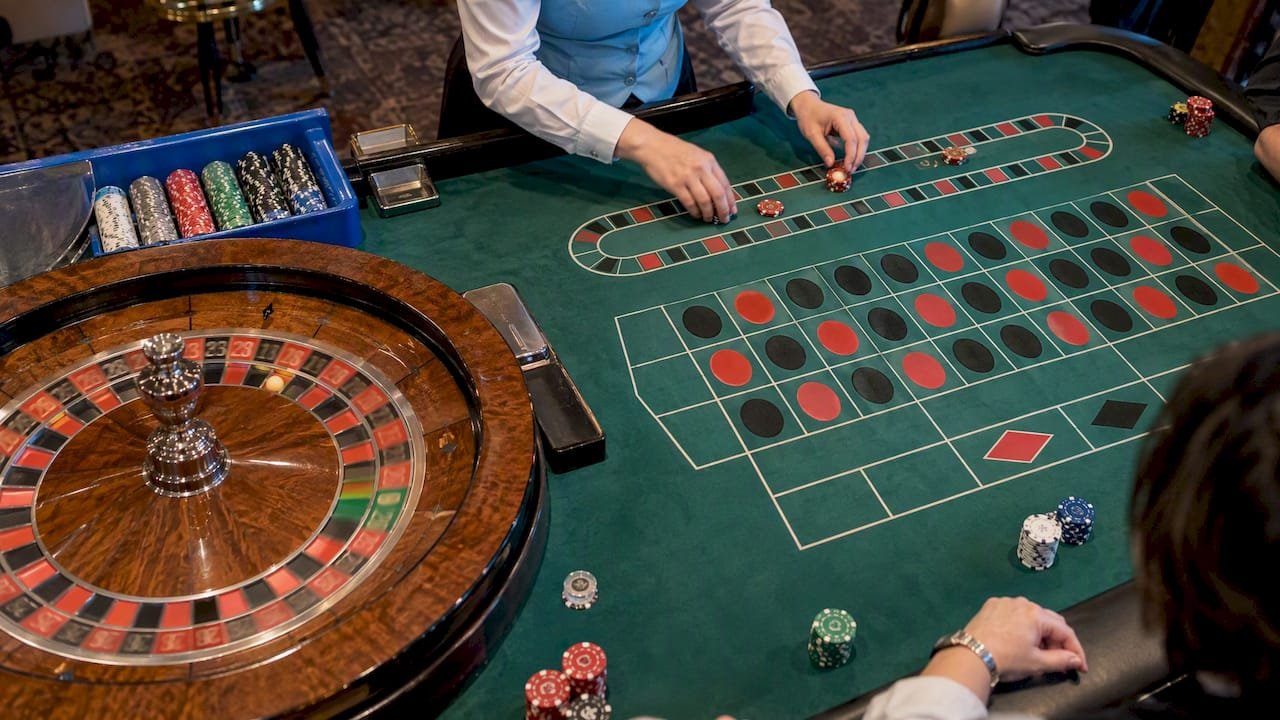 French roulette racetrack betting layout